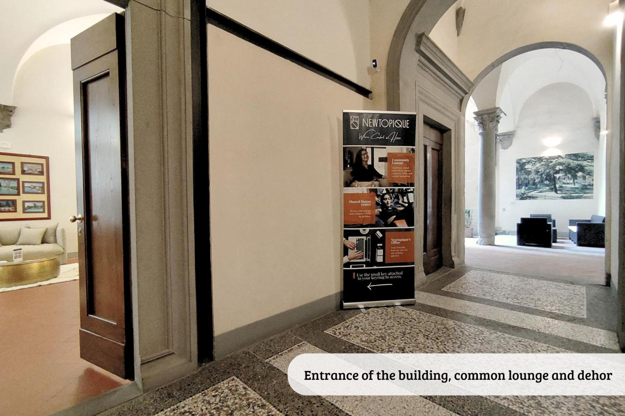Pontormo With Fireplace In Oltrarno * Florencia